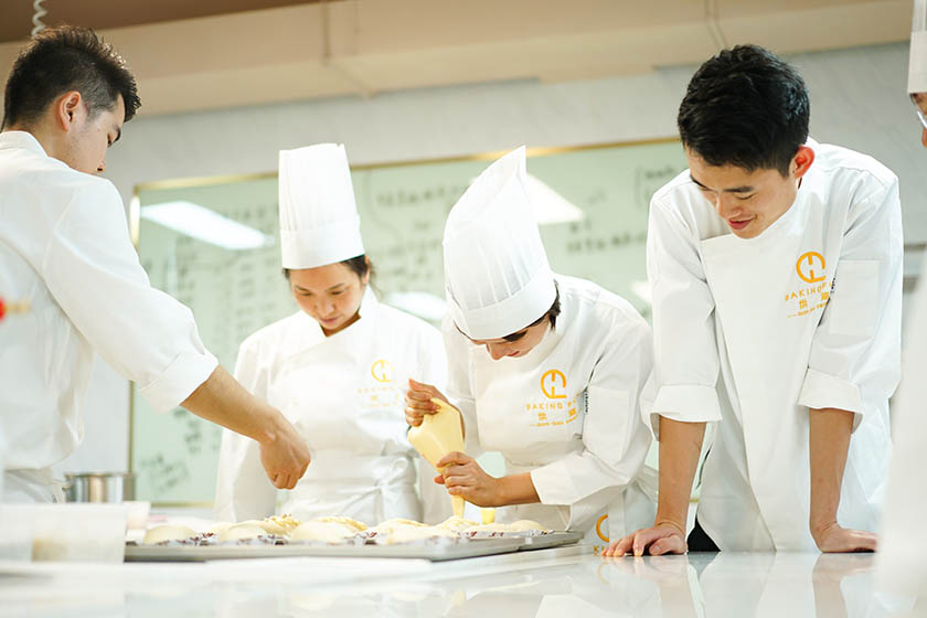 广东学西点烘焙的学校哪家好？
